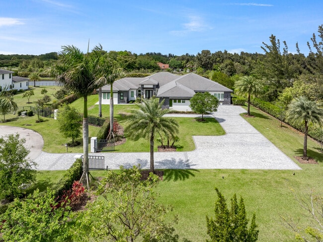 Building Photo - 17101 Magnolia Estates Dr