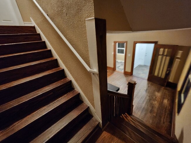Building Photo - 4 Bedroom, 2 Bathroom home with large yard...