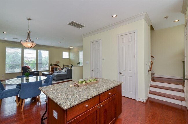 Building Photo - 3316 Clearview Cir