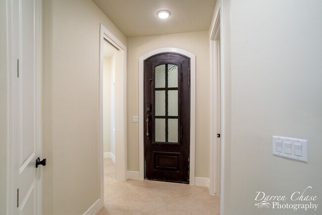 Building Photo - 4 bedroom, 2.5 bathroom townhome in Hurricane!