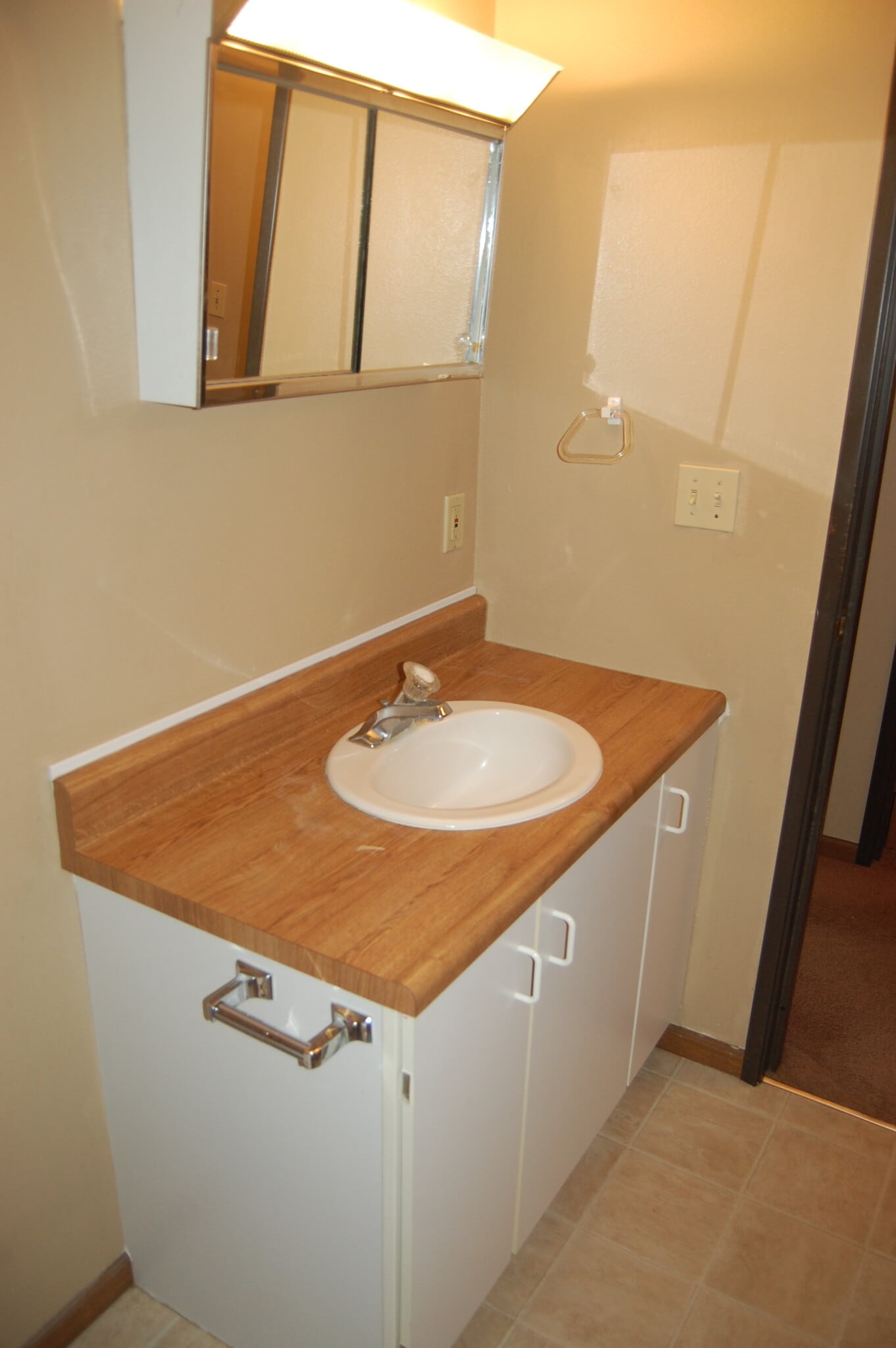 Bathroom - 4945 Walker Ave