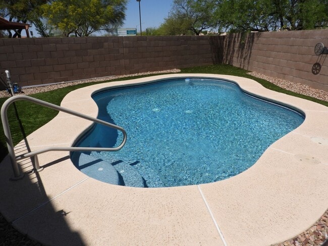 Building Photo - THIS HOME IS FOR LEASE UNTIL 8/31/2026 SHORT TERM.