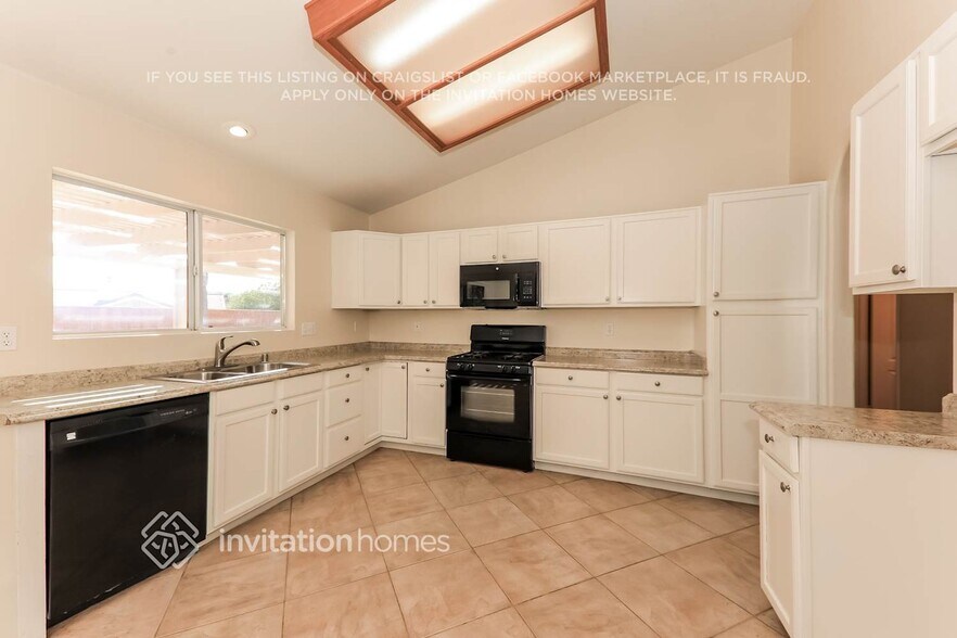 Building Photo - 23195 Twinflower Ave