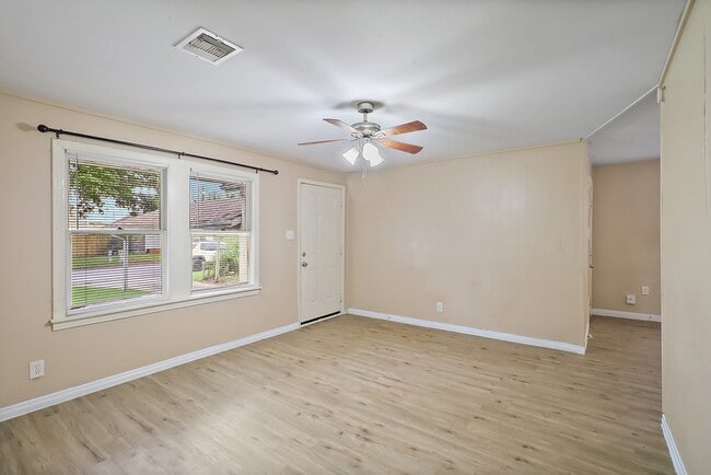 Building Photo - 946 Milam St