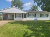 Building Photo - 3 bedroom 1 bathroom