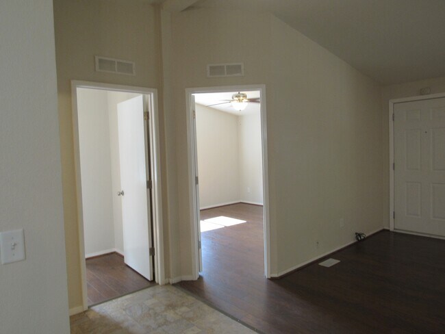 Building Photo - 14750 Cardoza Ct