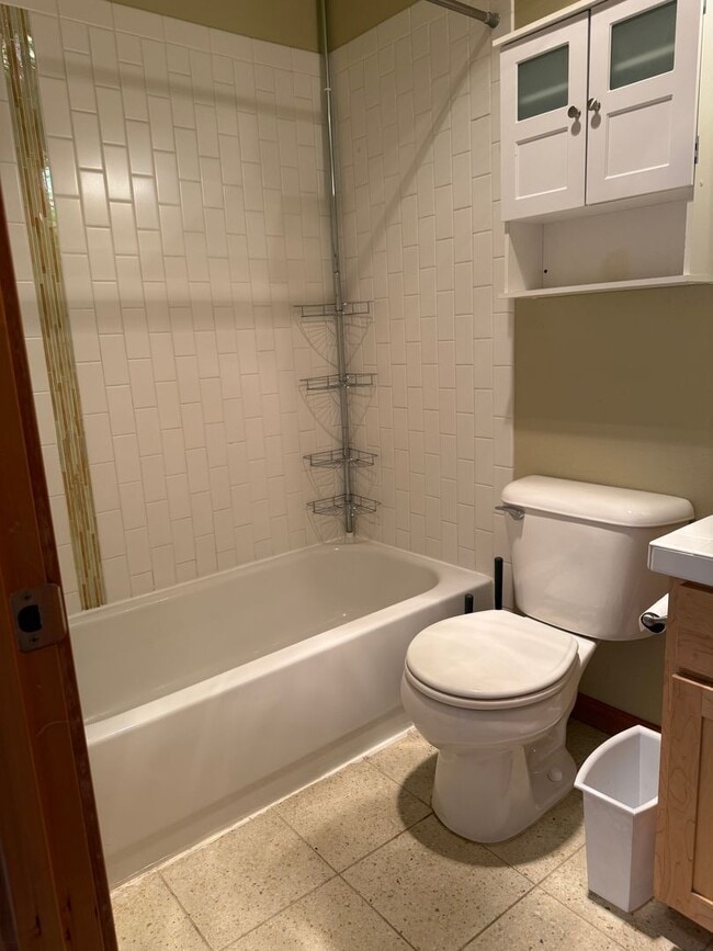 Building Photo - Highland Park Townhome w/ 3BR/2BA at over ...