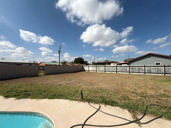 Building Photo - 1805 S Bryan Ave