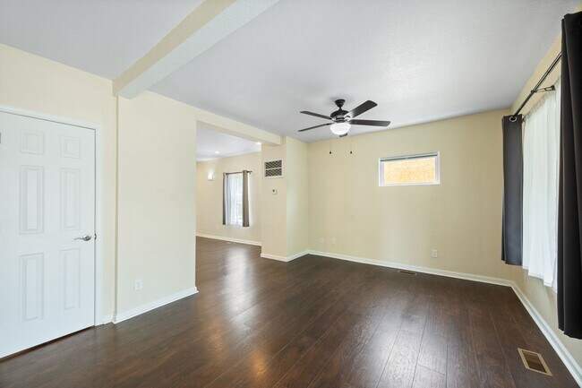 Building Photo - 831 W 35th St