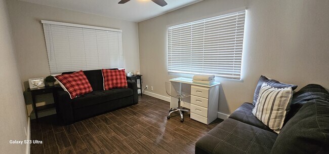 Building Photo - 2280 N Southern Hills Dr
