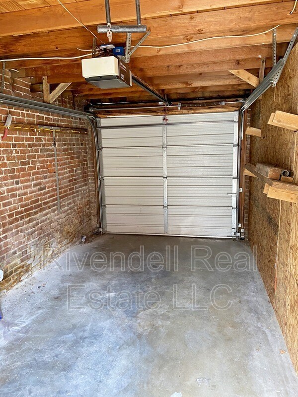 Building Photo - 1424 N Locust St