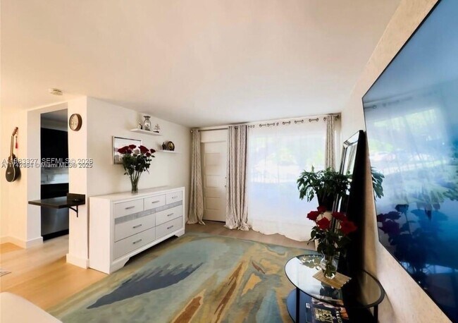 Building Photo - 1120 NE 10th St