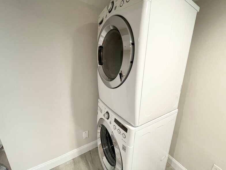 Building Photo - 170 Bolton St