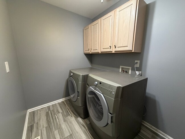 Building Photo - Lovely 3 Bedroom, 2 Bath House with 2-Car Garage in Athens, GA