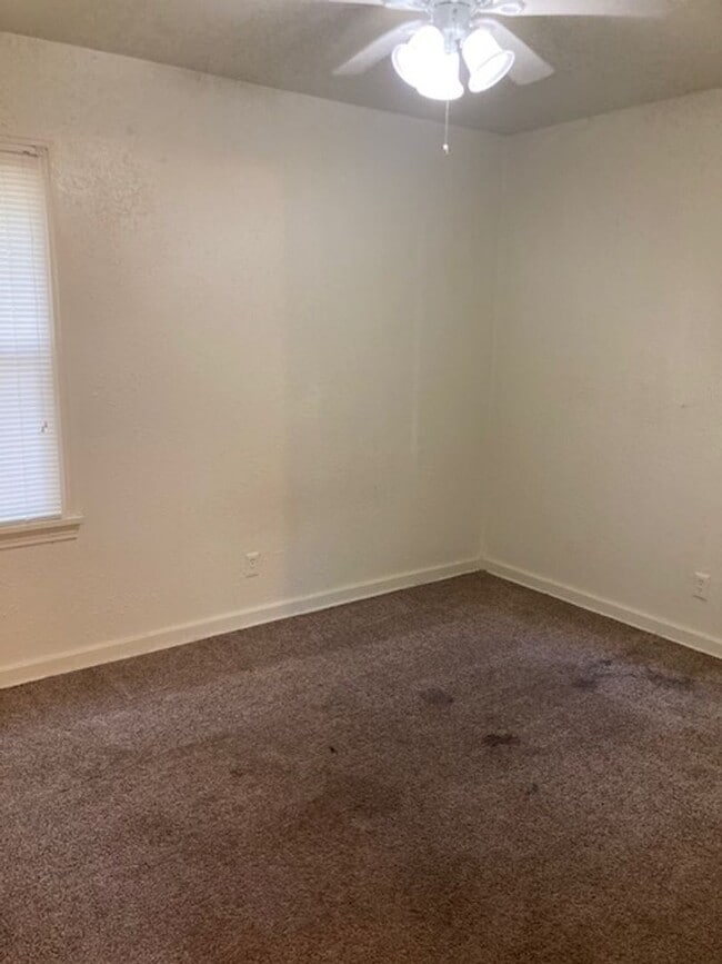 Building Photo - Biloxi 3 Bedroom