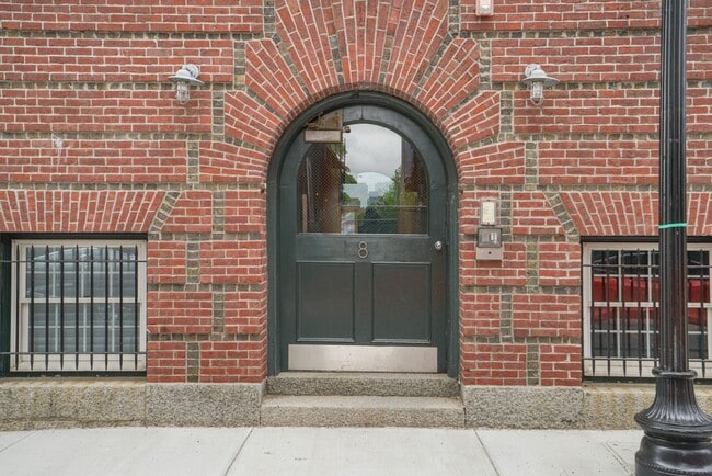 Building Photo - 8 Newcomb St