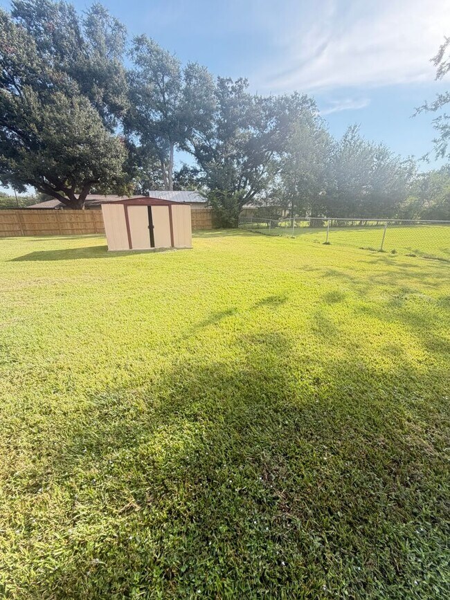 Building Photo - 717 Alice Dr