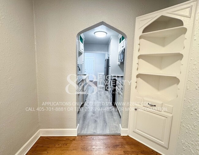 Building Photo - Updated 2 Bed/1.5 Bath Historic Property L...