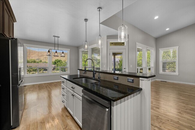 Building Photo - Charming 4?BR | 3?BA Home in Avimor