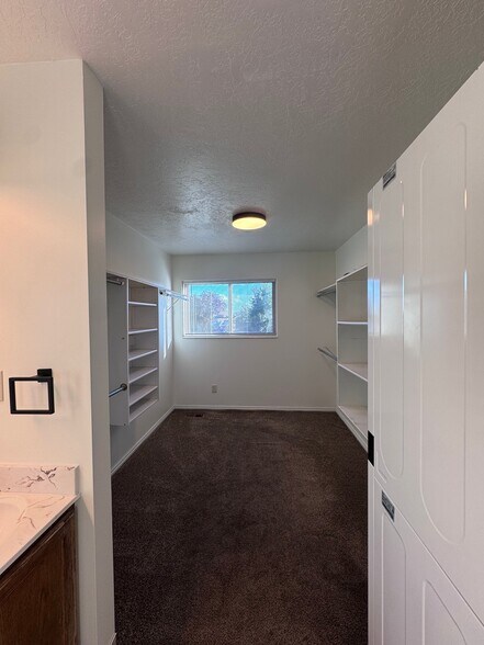 Building Photo - 580 N Allanwood Pl
