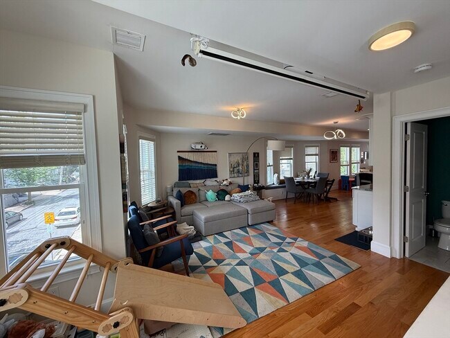 Building Photo - 24 Shapley Ave