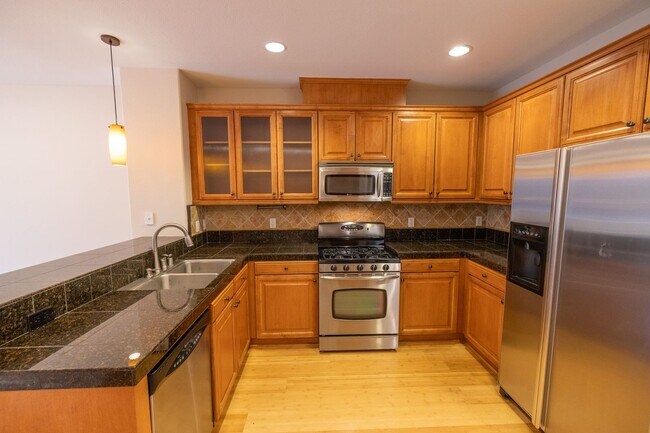 Primary Photo - Beautiful 3 bedroom townhouse that is conv...
