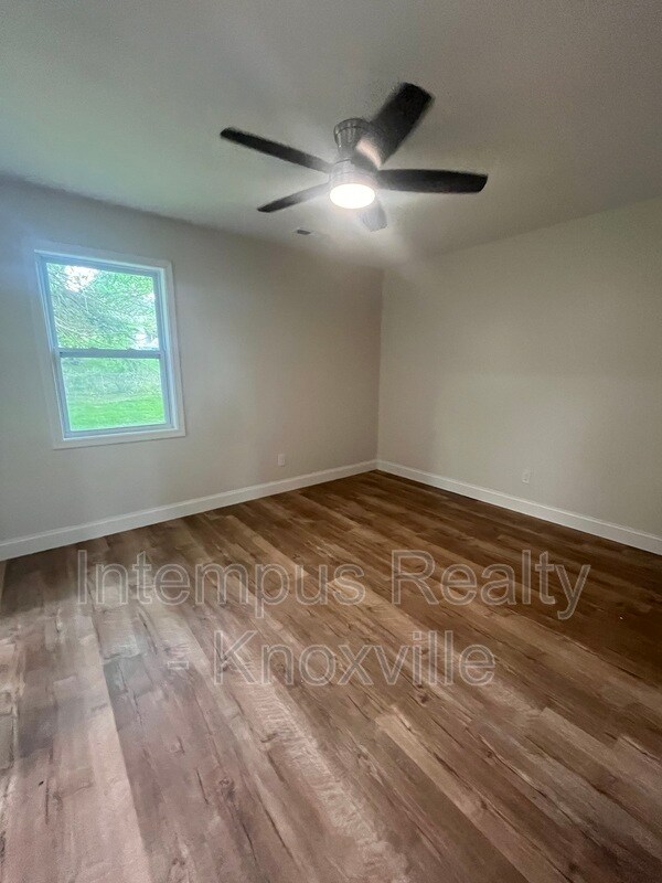 Building Photo - 228 Duzane Dr