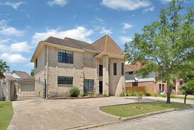 Primary Photo - 3555 Ashfield Dr