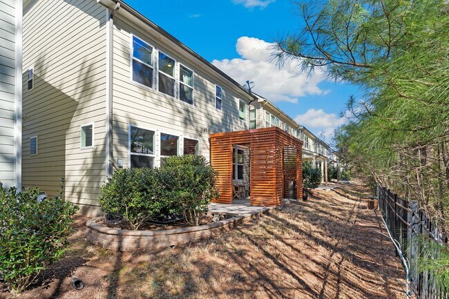 Building Photo - Beautiful 3-bedroom, 2.5-bath home in unbeatable Morrisville location