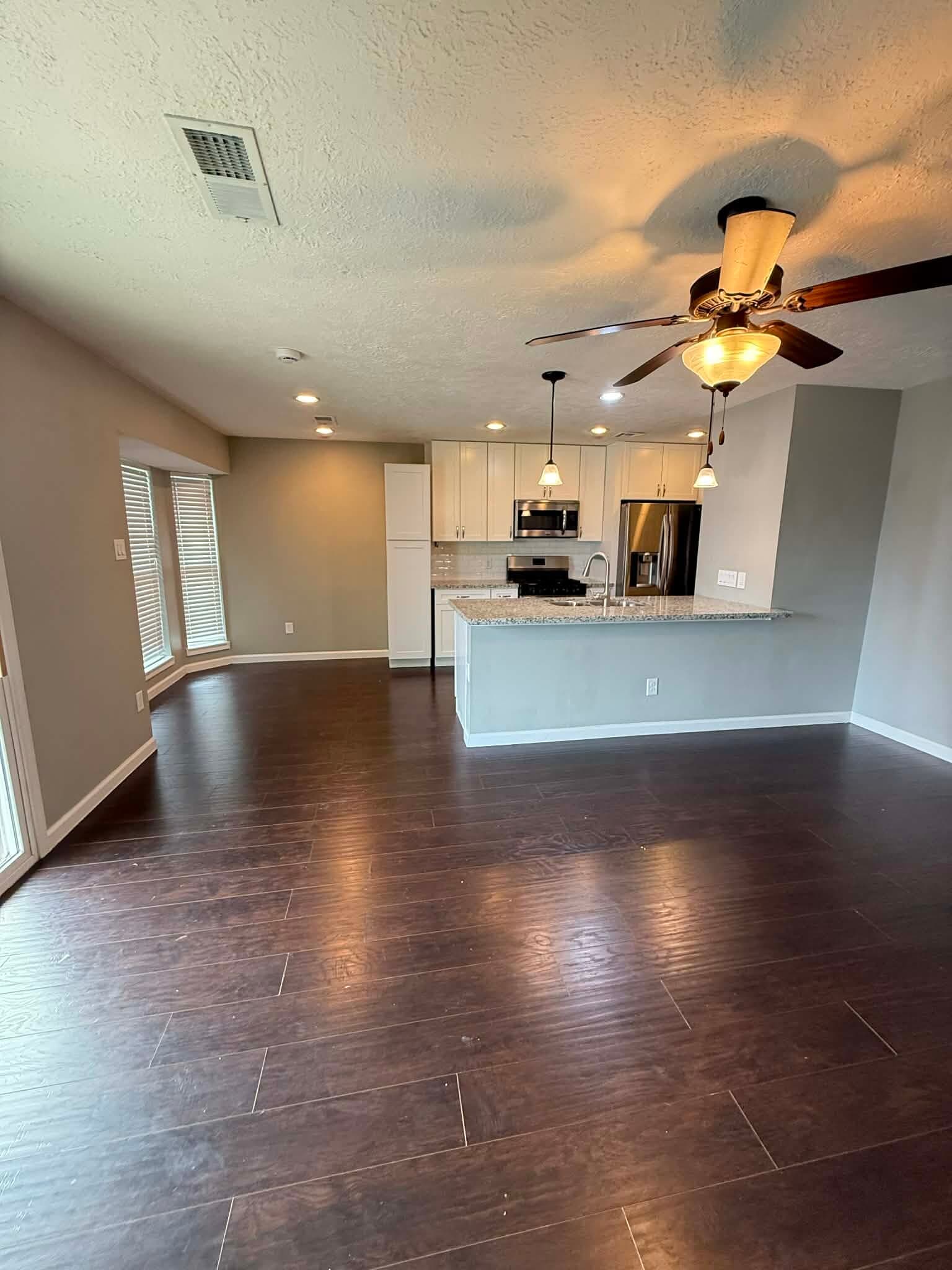 Building Photo - 1906 Savanna Ct N