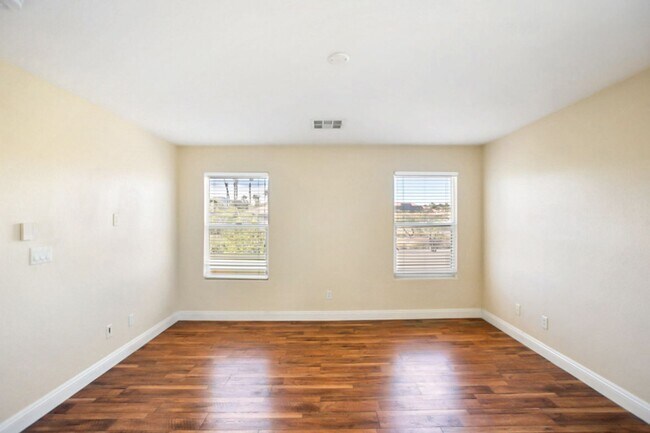 Building Photo - 3 Bed and Loft Summerlin Beauty