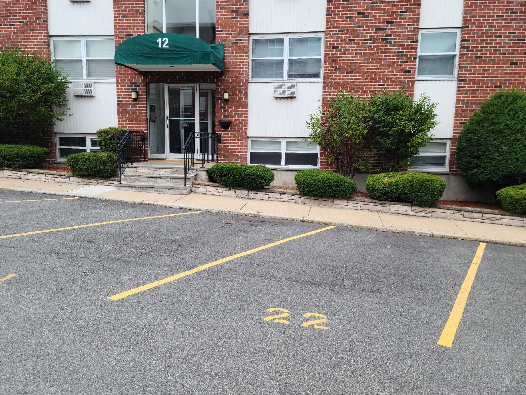 Building Photo - 12 Commonwealth Ct