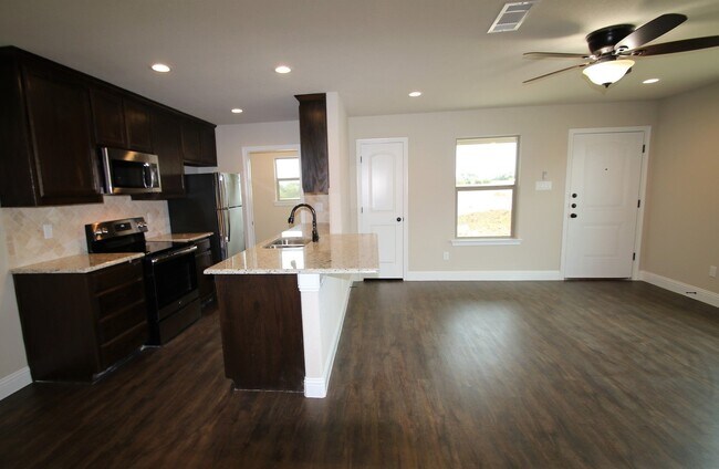 Building Photo - 134-136 Crossbow Ct