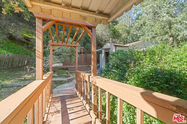 Building Photo - 3705 Fredonia Dr