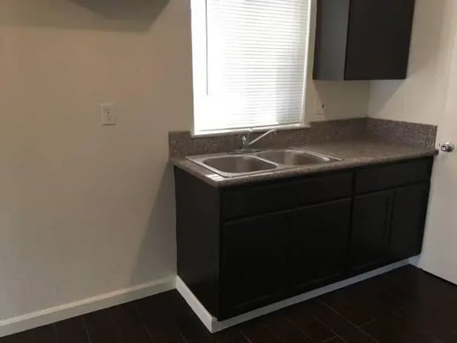 Building Photo - 3052 W Pontiac Way