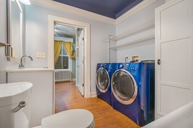 Building Photo - 1109 Caroline St