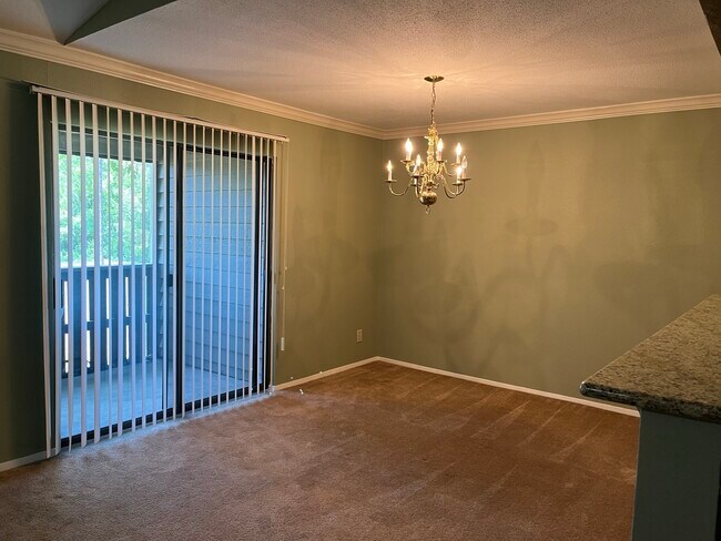 Building Photo - 4444 Victory Dr