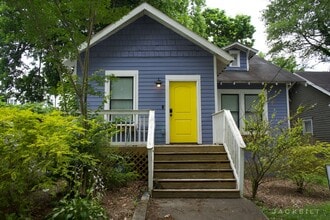 Building Photo - 1378 Oak St SW