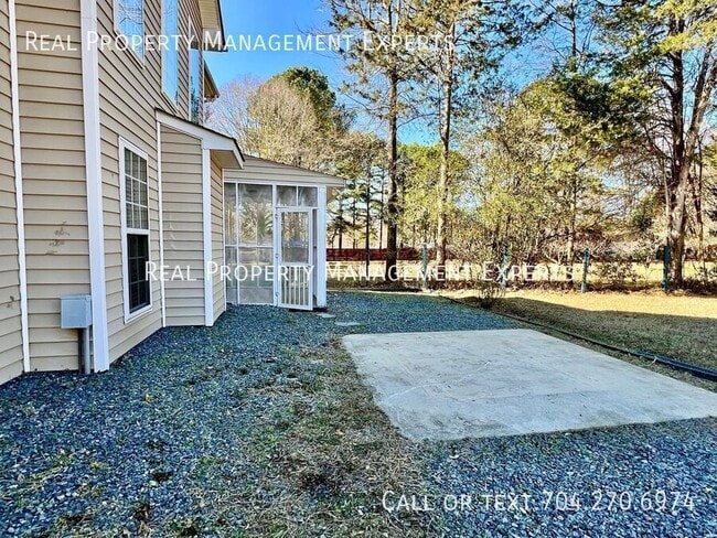 Building Photo - 9902 Redbud Tree Ct