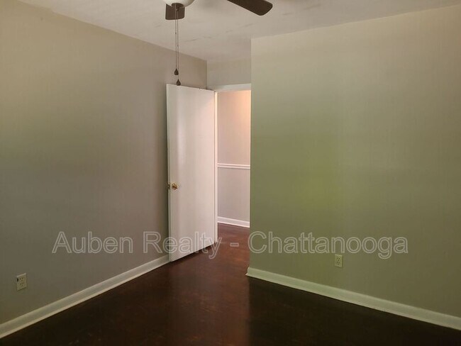 Building Photo - 903 Curleque Dr