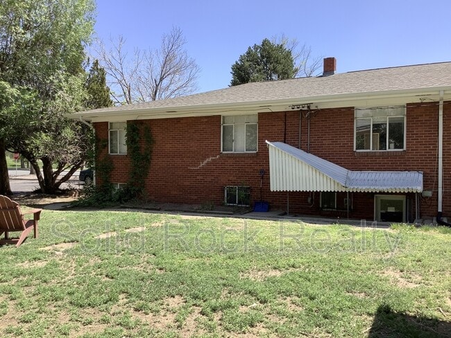 Building Photo - 1520 E Pikes Peak Ave