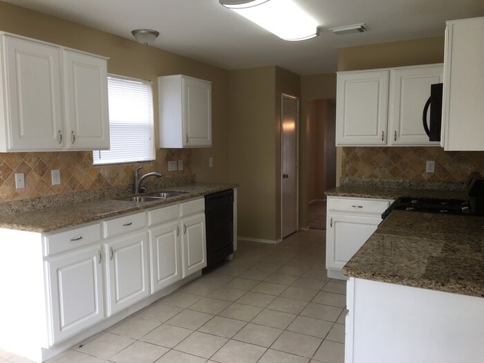 Building Photo - 8402 Storm Creek Dr