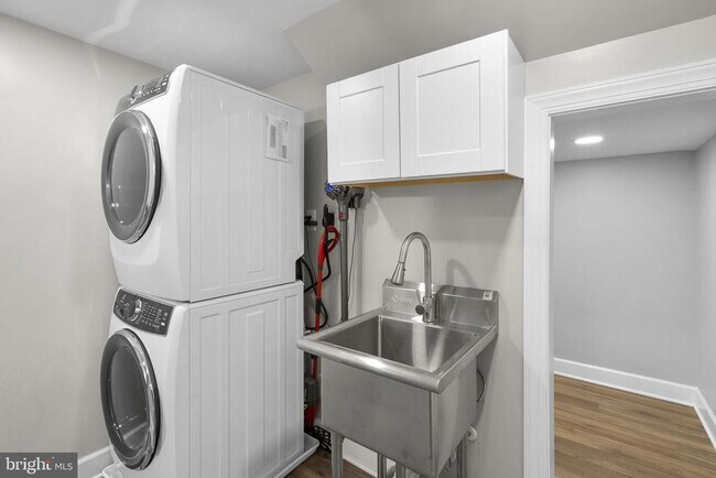 Building Photo - 10 Loganwood Ct