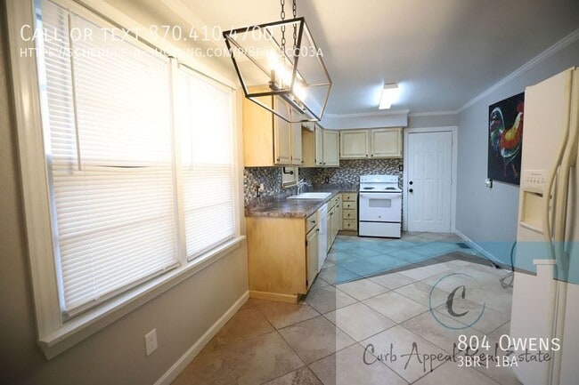 Building Photo - 804 Owens-