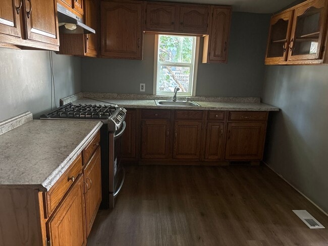 Building Photo - 2-3 Bedroom 1 Bath House-York City SD