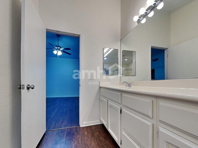 Building Photo - 518 W San Remo St