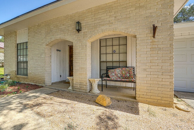Building Photo - 6222 Madeleine Dr