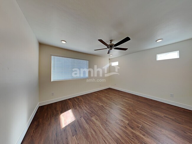 Building Photo - 1113 Moorside Ave