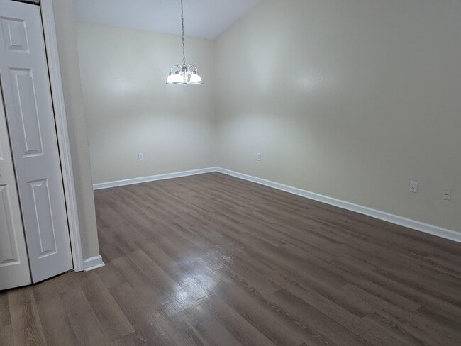 Building Photo - 2410 Quazar Cir