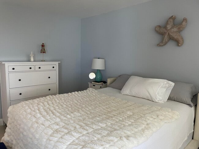 Building Photo - 899 Jeffery St